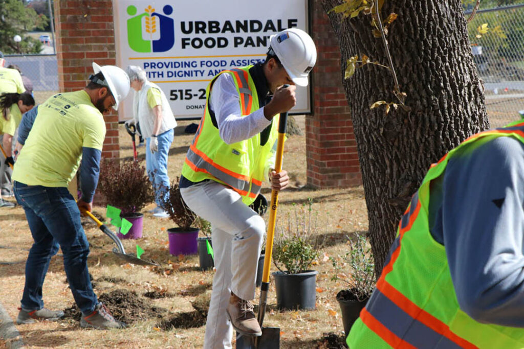 Volunteers at urbandale uplift