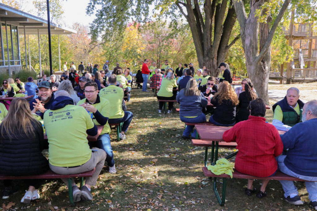 Volunteers at urbandale uplift