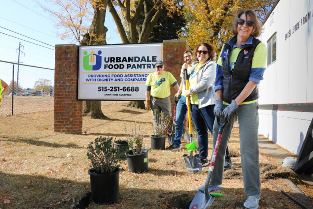 Volunteers at urbandale uplift