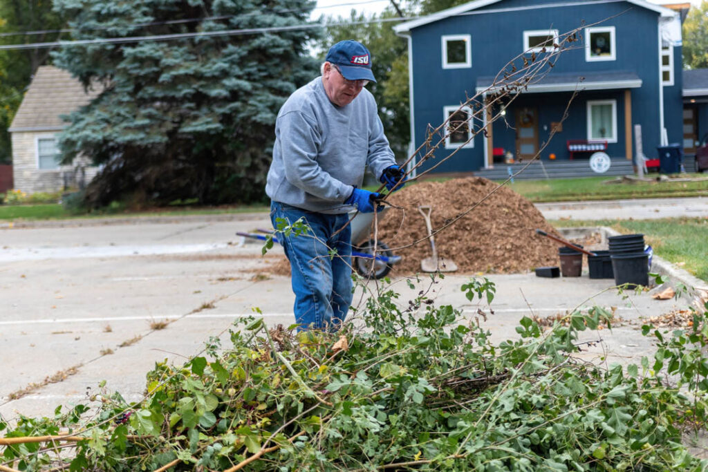 Volunteers at urbandale uplift